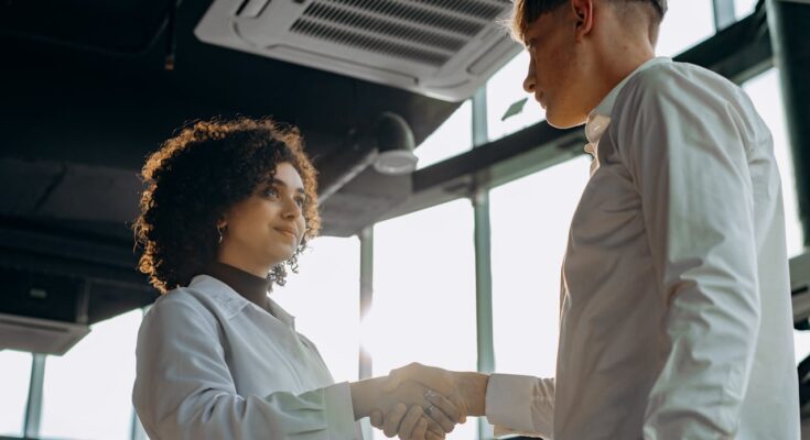 how to introduce yourself with confidence